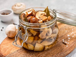 Мариновани гъби с оцет, олио, бахар, чесън и магданоз в буркани (зимнина) - снимка на рецептата Мариновани гъби с оцет, олио, бахар, чесън и магданоз в буркани (зимнина) - снимка на рецептата